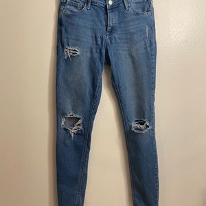 SIZE 2 RIPPED SKINNY JEANS!